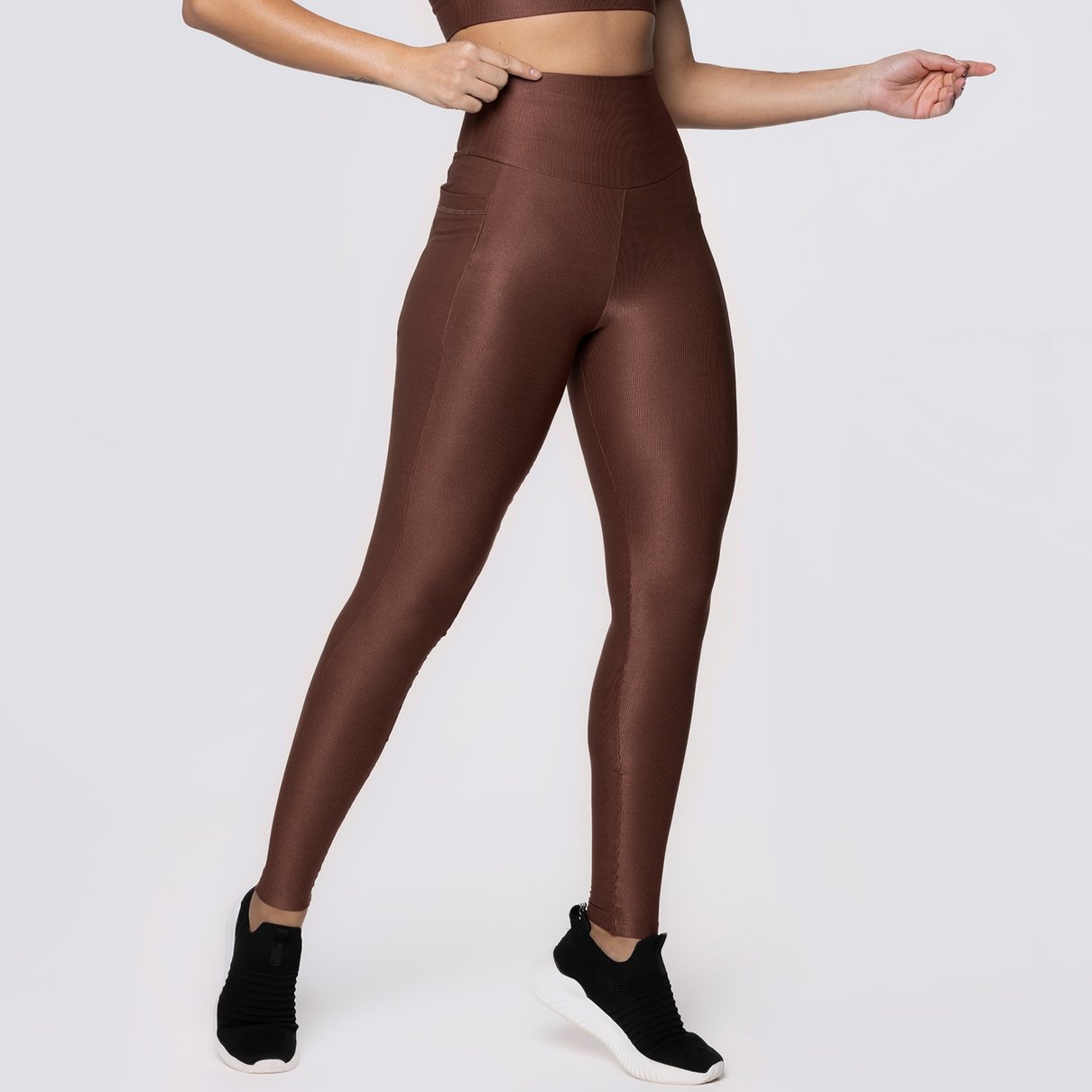 01 calca legging canelada com bolsos laterais cafe