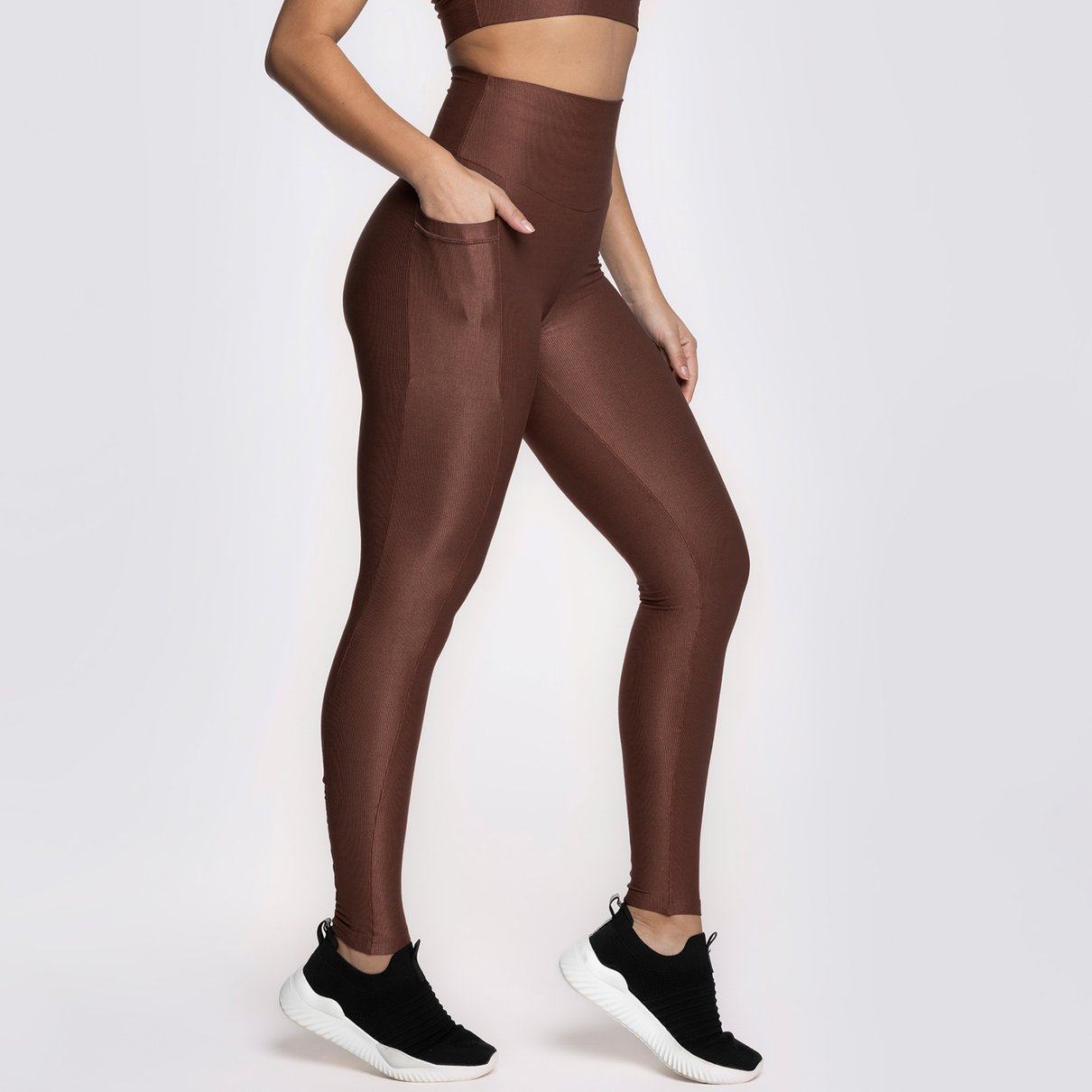 02 calca legging canelada com bolsos laterais cafe