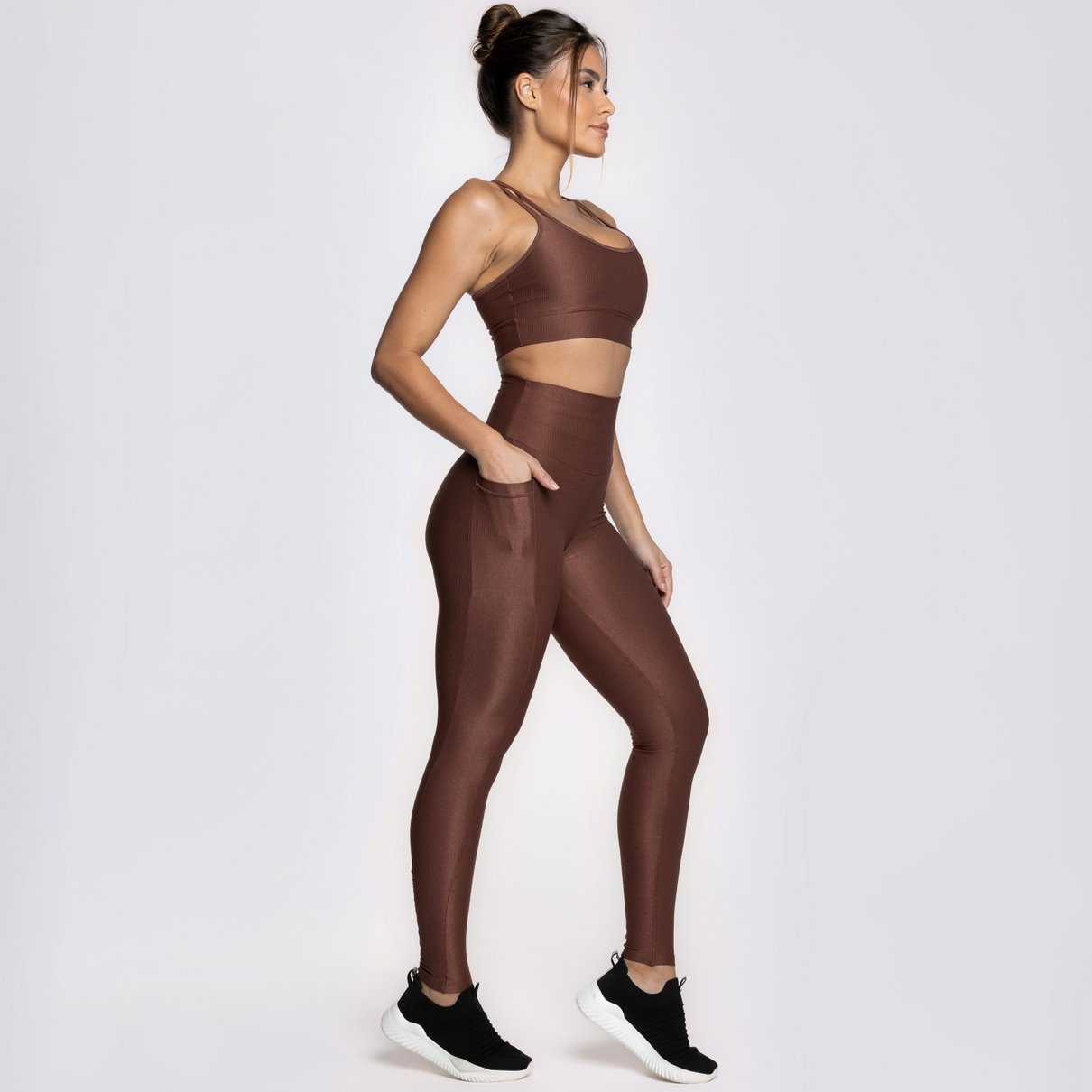 03 calca legging canelada com bolsos laterais cafe