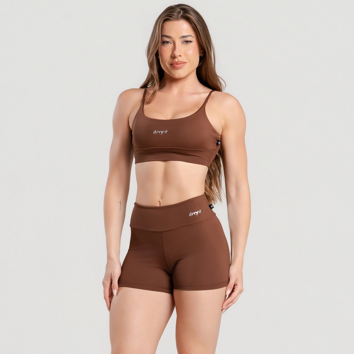 02 short fitness poliamida basico marrom