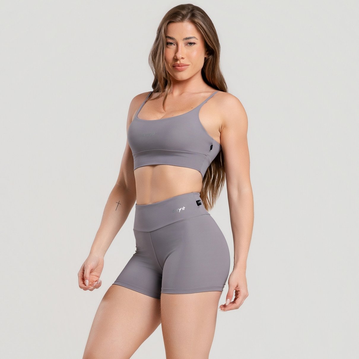 05 short fitness poliamida basico cinza