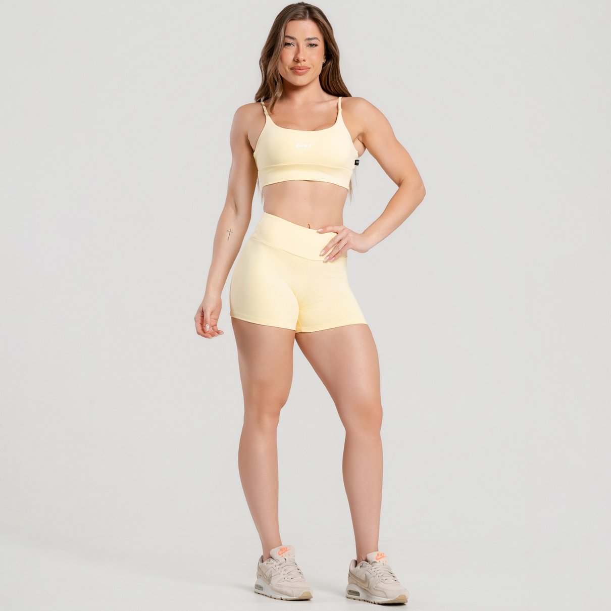 01 short fitness poliamida basico vanilla