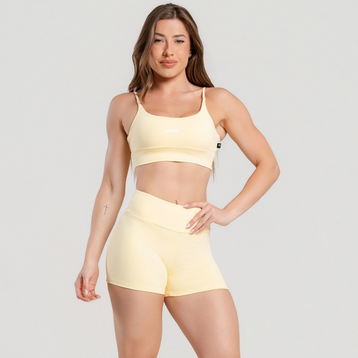 02 short fitness poliamida basico vanilla