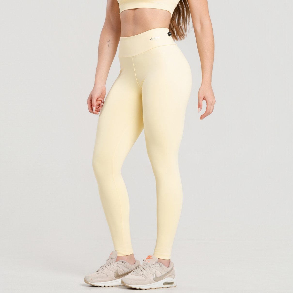 02 calca legging poliamida basica vanilla