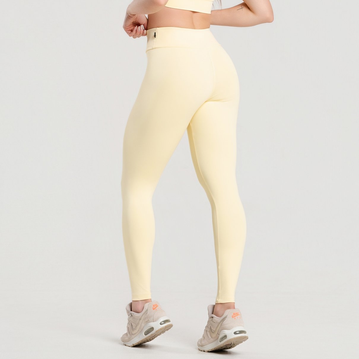 03 calca legging poliamida basica vanilla